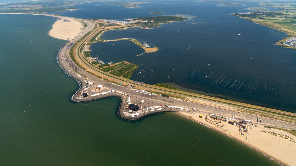 Brouwersdam Ouddorp shutterstock 1142801546, zeeland met kinderen