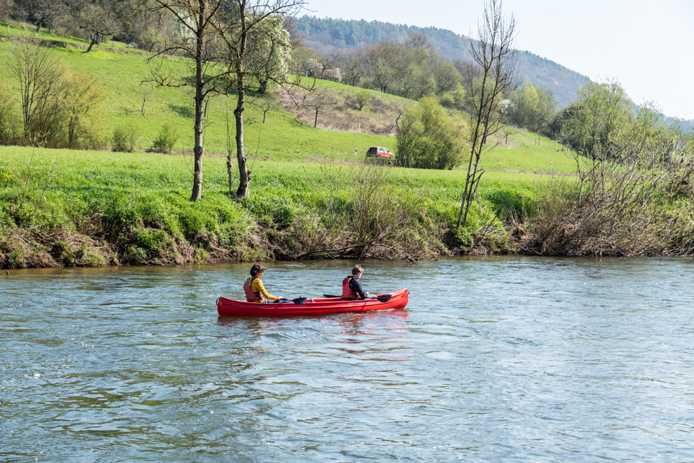 Kanoen op de Sure Luxemburg shutterstock 1382047664, Te doen met kinderen in Luxemburg