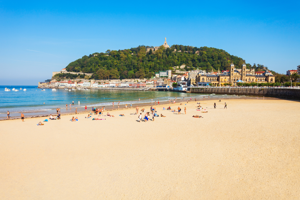 Playa de La Concha San Sebastian baskenland noord spanje shutterstock 1344691067, Te doen met kinderen in Spanje