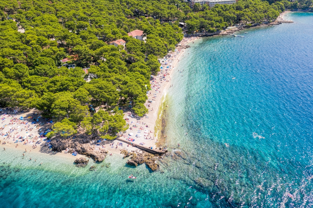 Punta Rata Brela Kroatie shutterstock 2453461385, Te doen met kinderen in Kroatië
