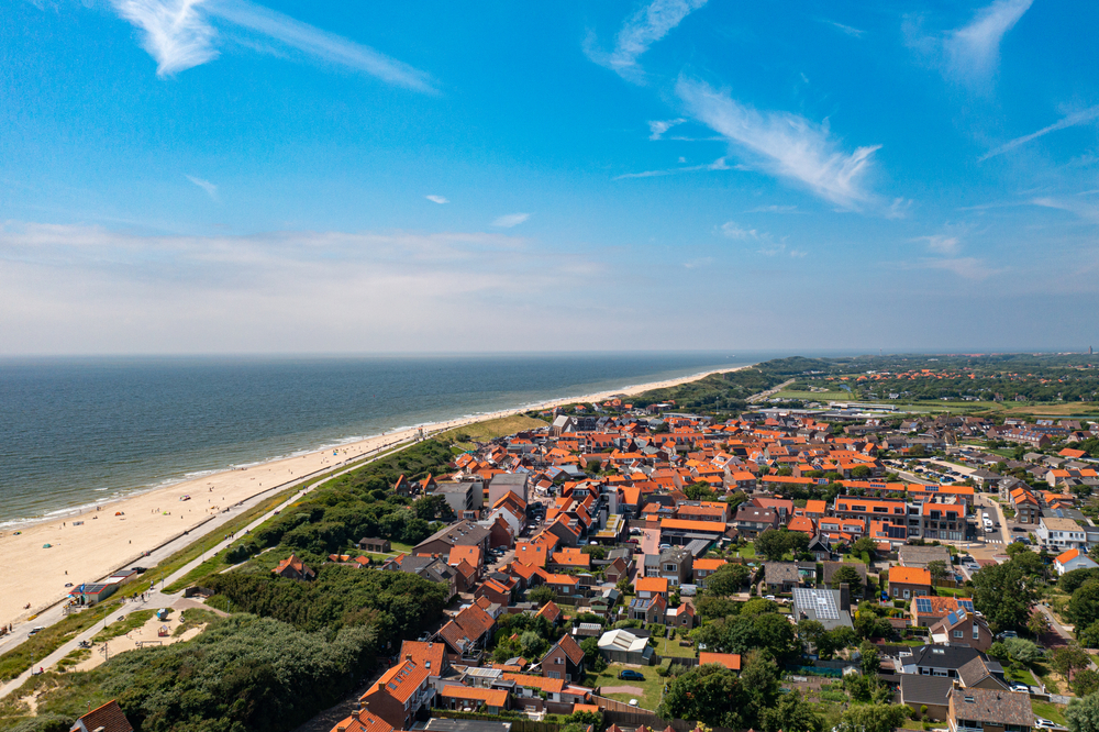 kustlijn Zoutelande shutterstock 2012721578, zeeland met kinderen