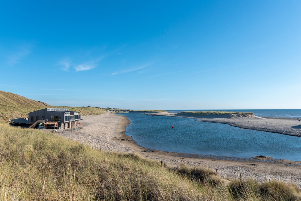 Schoorl aan Zee Noord Holland shutterstock 2272072617, Kindvriendelijke zwemlocaties in Nederland