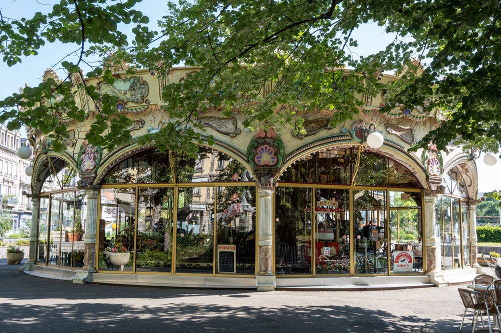 Carrousel 1900 Parc du Champ de Mars Colmar Frankrijk shutterstock 2325673439, wat te doen met kinderen in Colmar